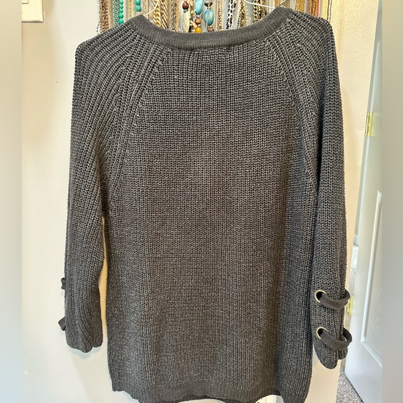 Oversized Sweater - Picture 6 of 7